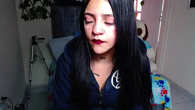 Snapshot of Violettasquirt chatting on July 8, 2026, 1:45 pm Violettasquirt online show from July 8, 2026, 1:45 pm