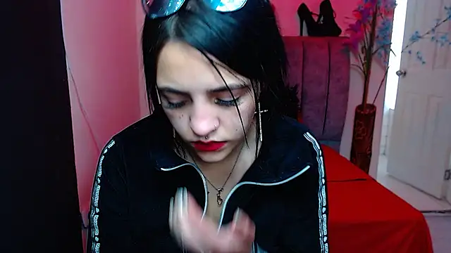 Violettasquirt online show from October 20, 2025, 1:55 pm