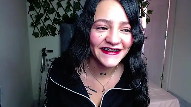 Snapshot of Violettasquirt chatting on August 6, 2026, 1:39 pm Violettasquirt online show from August 6, 2026, 1:39 pm