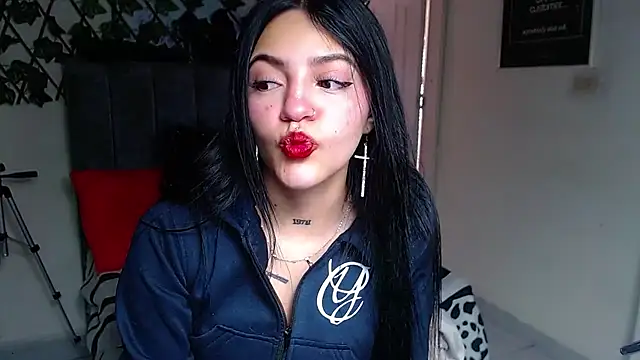 Snapshot of Violettasquirt chatting on June 24, 2026, 1:32 pm Violettasquirt online show from June 24, 2026, 1:32 pm