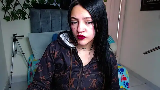 Snapshot of Violettasquirt chatting on July 6, 2026, 4:53 pm Violettasquirt online show from July 6, 2026, 4:53 pm