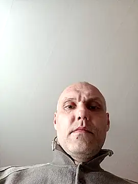 Pineapple04 online show from April 21, 2026, 11:39 am