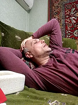 Pineapple04 online show from November 28, 2025, 5:35 pm