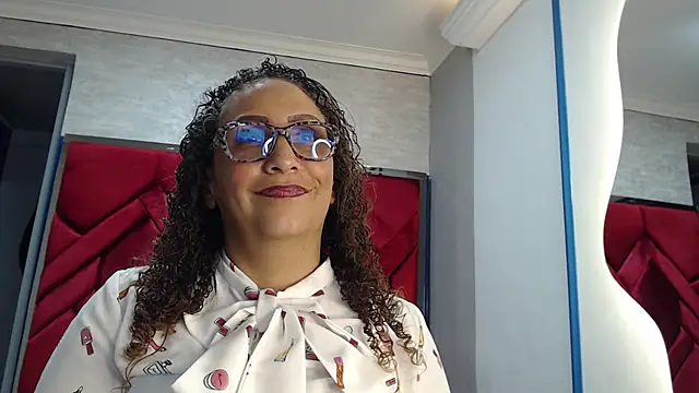 EvaMills1 online show from March 19, 2025, 8:00 pm