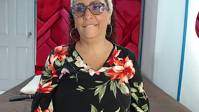 EvaMills1 online show from March 4, 2025, 3:59 pm