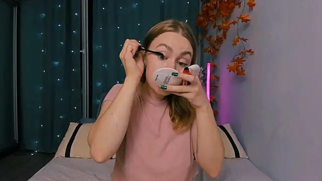 InsatiableFoxX online show from September 21, 2025, 8:47 pm