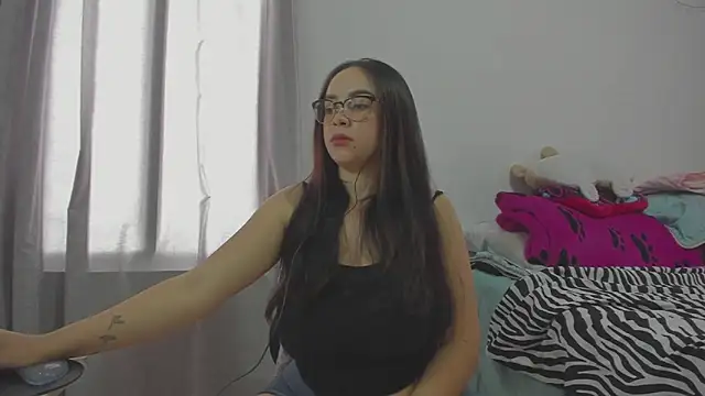 HARLEYNAPIER online show from October 8, 2025, 8:20 pm