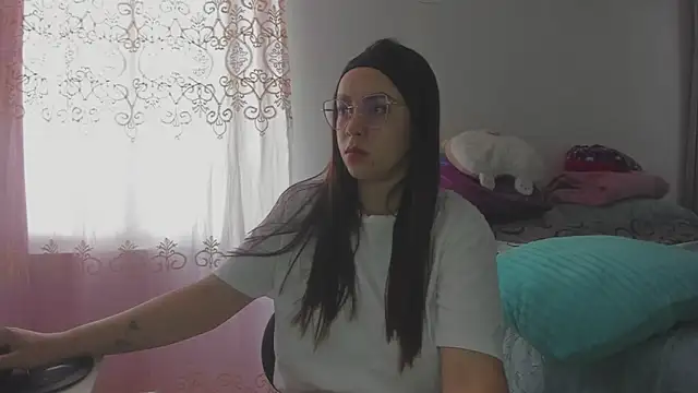 HARLEYNAPIER online show from April 19, 2026, 4:08 pm