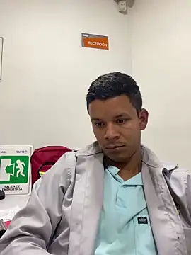 Snapshot of Onel9701 chatting on April 4, 2026, 6:14 pm Onel9701 online show from April 4, 2026, 6:14 pm