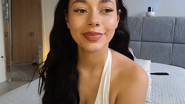 Soffimoon  online show from April 27, 2026, 8:07 pm