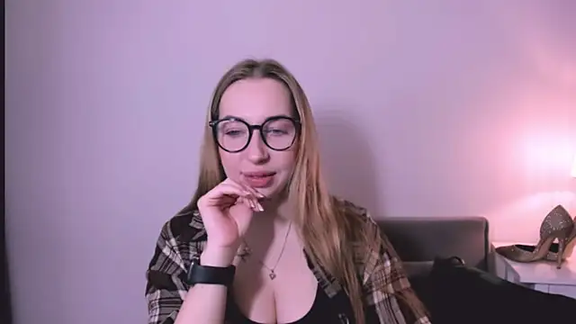 AriaDesire online show from April 19, 2026, 6:25 am