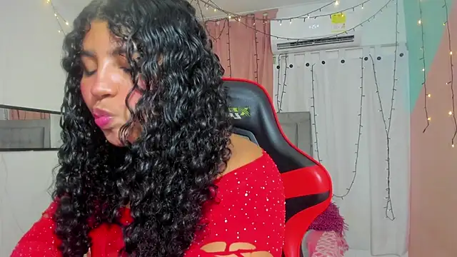 valentina 0  online show from March 15, 2025, 6:36 am