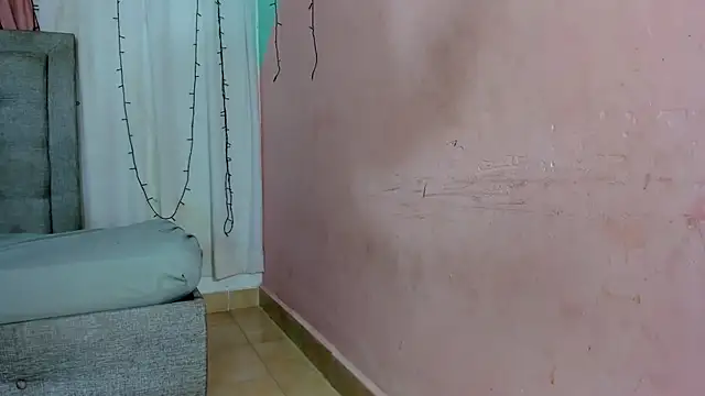 valentina 0  online show from October 26, 2025, 3:40 am