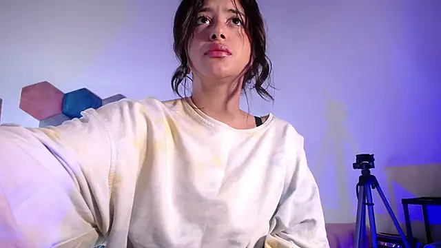 liz-beths online show from February 6, 2025, 1:32 pm