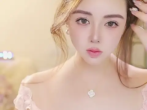 Qiaoqiao  online show from May 5, 2026, 5:16 pm