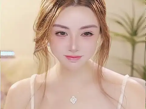 Qiaoqiao  online show from May 13, 2026, 2:57 pm