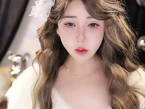 Qiaoqiao  online show from September 17, 2025, 5:04 pm