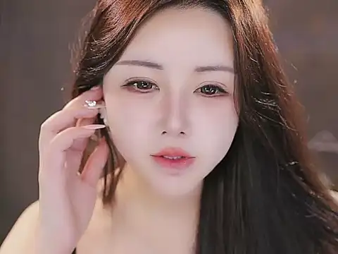 Qiaoqiao  online show from November 7, 2025, 1:59 pm