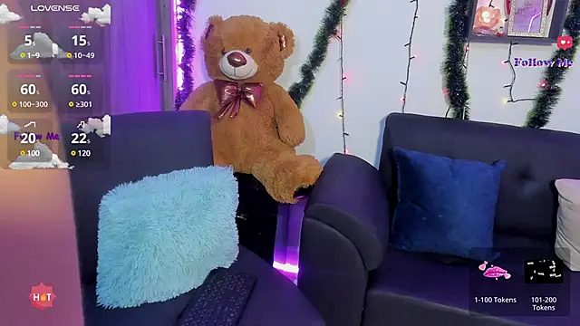 tiny violet online show from December 5, 2024, 10:17 pm