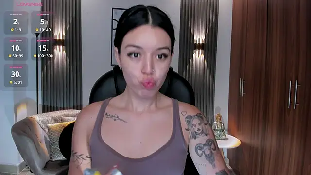 zoee jackson online show from June 25, 2026, 6:35 pm