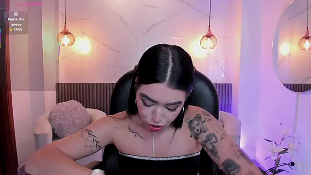 zoee jackson online show from June 14, 2026, 6:42 pm