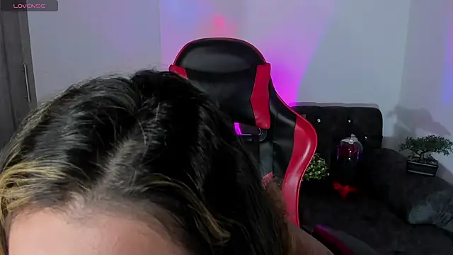 zoee jackson online show from November 21, 2025, 2:32 am