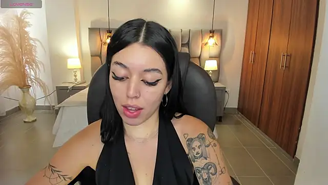 zoee jackson online show from August 3, 2026, 6:58 pm