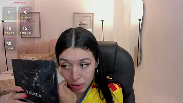zoee jackson online show from July 3, 2026, 6:25 pm