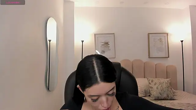 zoee jackson online show from August 5, 2026, 6:46 pm