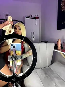 GrlAlice online show from November 5, 2025, 8:23 pm