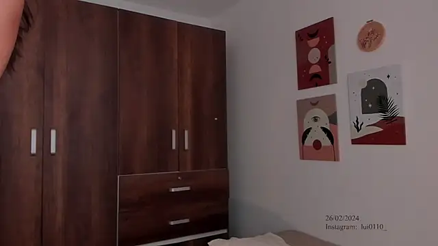 Luisa0110 online show from February 26, 2025, 8:36 pm