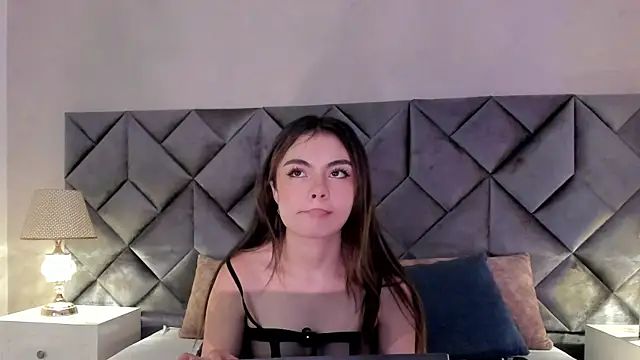 Luisa0110 online show from April 22, 2026, 5:20 pm
