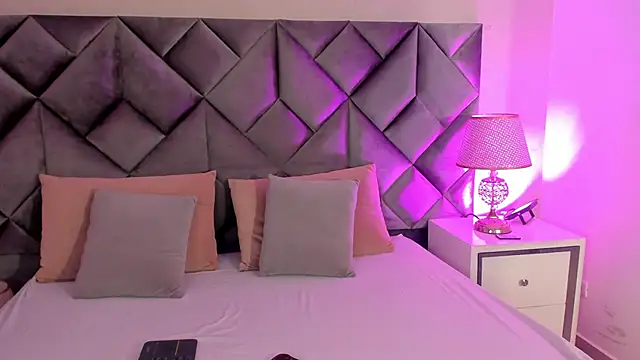 Luisa0110 online show from September 27, 2025, 6:58 pm