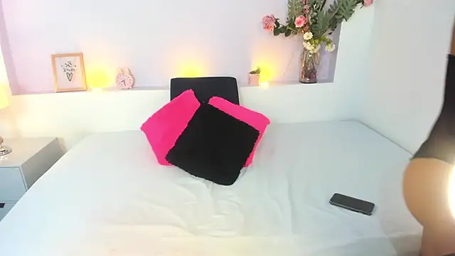 AmyBarton02 online show from December 9, 2024, 4:05 pm