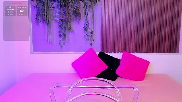 AmyBarton02 online show from September 15, 2025, 4:18 pm