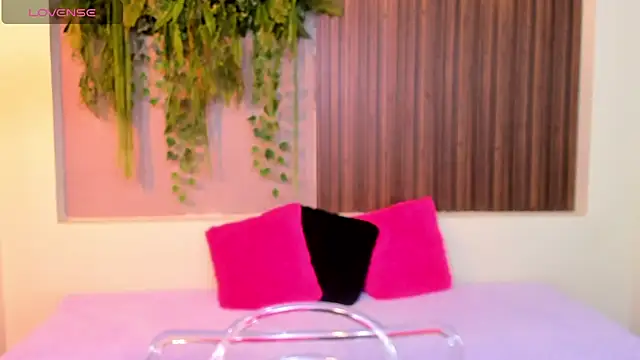 AmyBarton02 online show from October 16, 2025, 3:53 pm