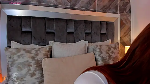 TaniaSmith1 online show from September 19, 2025, 11:09 pm