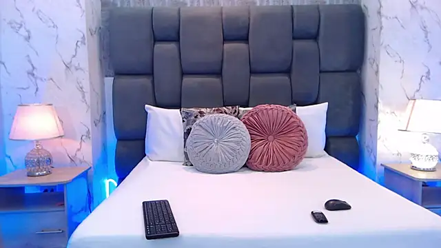 SophieWolkman online show from November 4, 2025, 12:09 pm