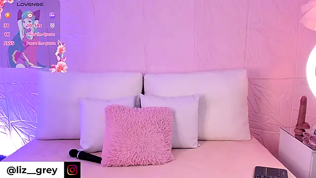 Liz grey  online show from October 15, 2025, 3:16 am