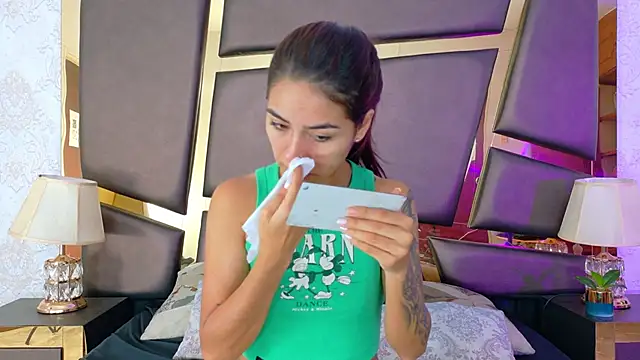 NicoleEsposito online show from October 7, 2025, 12:50 pm