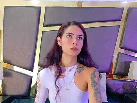 NicoleEsposito online show from September 22, 2025, 1:06 pm