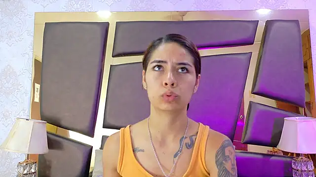 NicoleEsposito online show from October 21, 2025, 12:48 pm