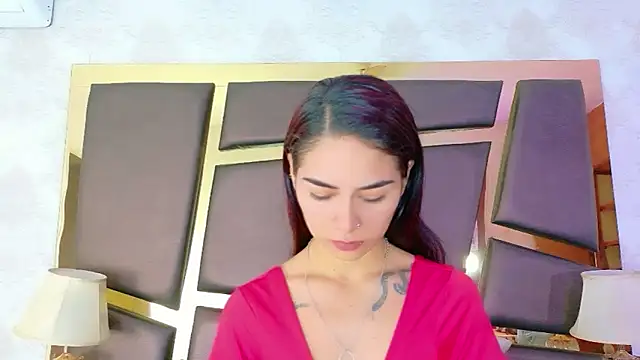 NicoleEsposito online show from October 1, 2025, 1:04 pm