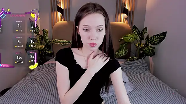 NikkiMiltons online show from September 25, 2025, 2:12 pm