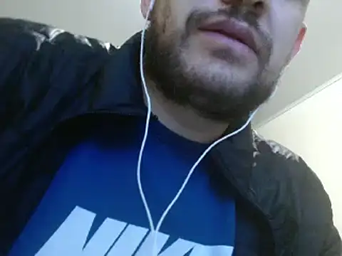 camiloking1720 online show from February 11, 2025, 3:29 pm