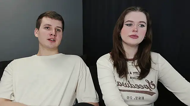 Pinku kitsune online show from March 12, 2025, 11:43 am