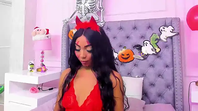 HaileeRoberts online show from October 30, 2025, 12:47 pm