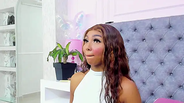 Snapshot of HaileeRoberts chatting on June 26, 2026, 12:33 pm HaileeRoberts online show from June 26, 2026, 12:33 pm