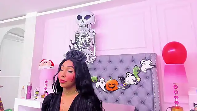 HaileeRoberts online show from October 31, 2025, 12:35 pm