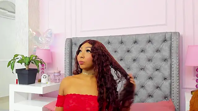 Snapshot of HaileeRoberts chatting on July 16, 2026, 12:35 pm HaileeRoberts online show from July 16, 2026, 12:35 pm